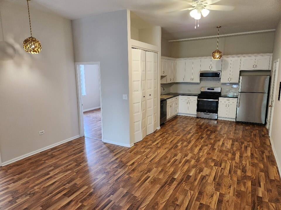 903 Main St, Unit 1 in Antioch, IL - Foto de edificio