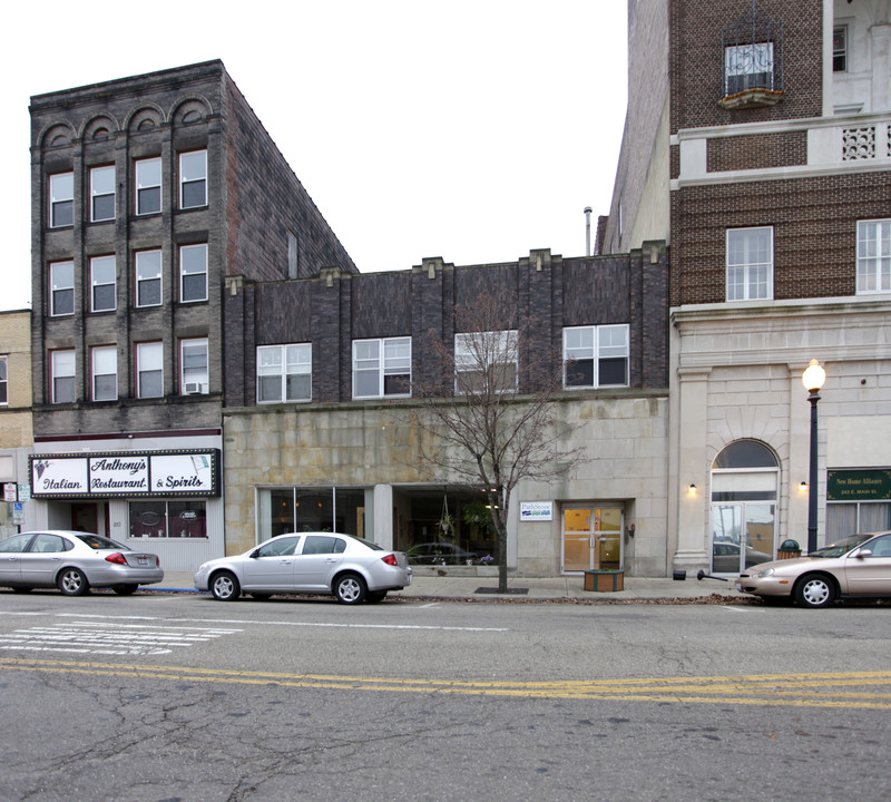 Old Theater Apartments in Alliance, OH - Building Photo