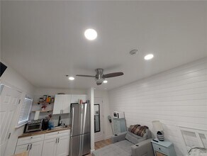 53 Winnapaug Rd in Westerly, RI - Foto de edificio - Building Photo