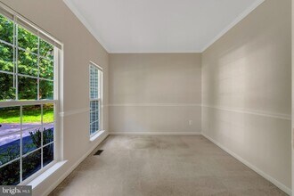 8437 Summer Breeze Pl in Manassas, VA - Foto de edificio - Building Photo