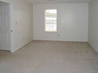 Bedroom - Whispering Oaks Jax Apartments in Jackson, Tennessee