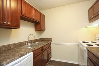 Hanover Court Apartments in Asheboro, NC - Building Photo - Building Photo