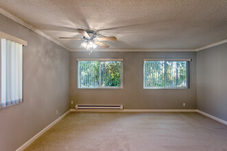 Boardwalk Park Place Apartments in Palo Alto, CA - Building Photo - Interior Photo