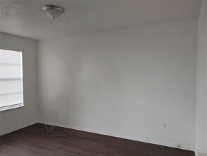 4222 Bernice St-Unit -A in Haltom City, TX - Foto de edificio - Building Photo