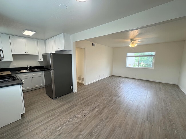 2016 Ernest Ave, Unit 3