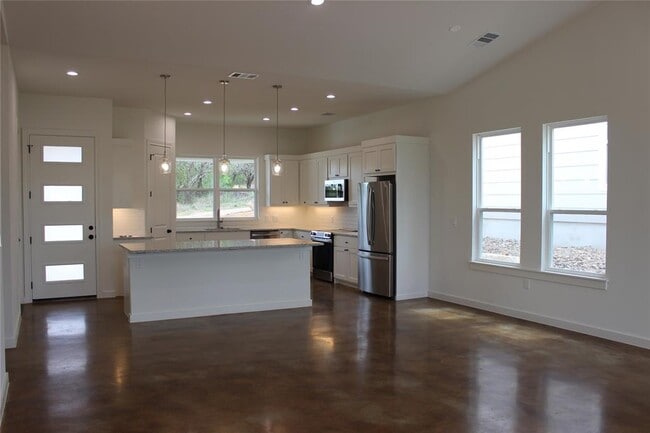 830 Oak Ln in Cottonwood Shores, TX - Building Photo - Building Photo