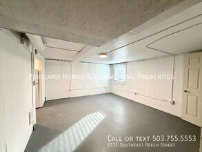 8131 SE Beech Ave in Portland, OR - Building Photo - Building Photo