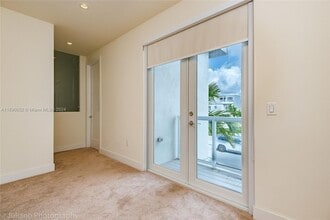 6402 NW 104th Path in Medley, FL - Building Photo - Building Photo