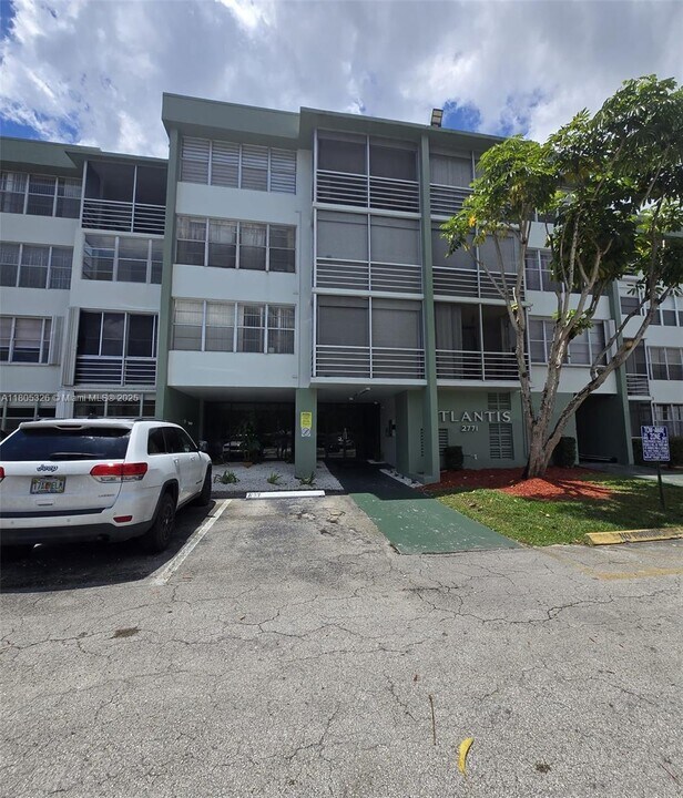 2771 Taft St in Hollywood, FL - Building Photo