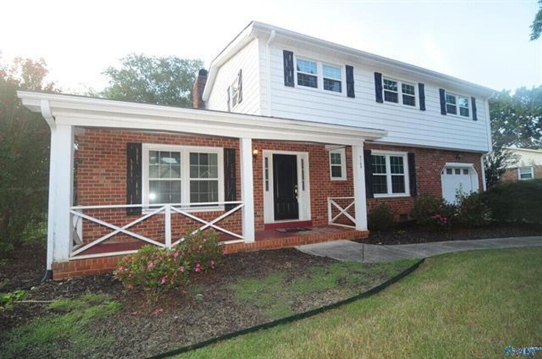 2100 Shannonhouse Rd SW in Huntsville, AL - Building Photo