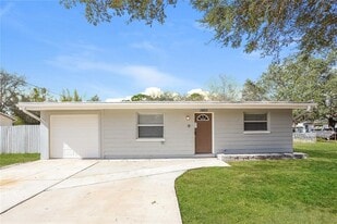 1960 Cecil St in Largo, FL - Building Photo