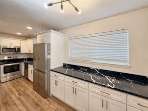 4811 Live Oak St, Unit 202 in Dallas, TX - Building Photo - Building Photo