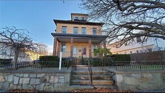 685 Armistice Blvd, Unit 2 in Pawtucket, RI - Building Photo