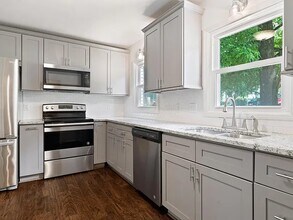 3260 Overton Manor Dr in Vestavia, AL - Foto de edificio - Building Photo