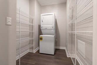 Tigris Tower in Sterling Heights, MI - Foto de edificio - Building Photo