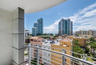 110 Washington Ave, Unit 1817 in Miami Beach, FL - Building Photo - Building Photo