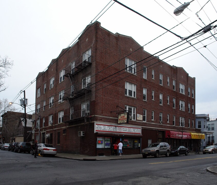 Gyalsten Apartments in Jersey City, NJ - Foto de edificio
