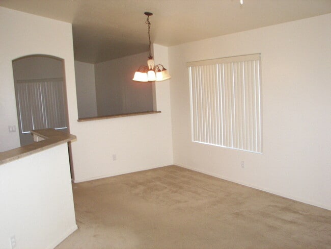 1650 N Serina in Mesa, AZ - Foto de edificio - Building Photo