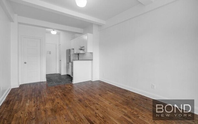 160 W 71st St in New York, NY - Building Photo - Building Photo