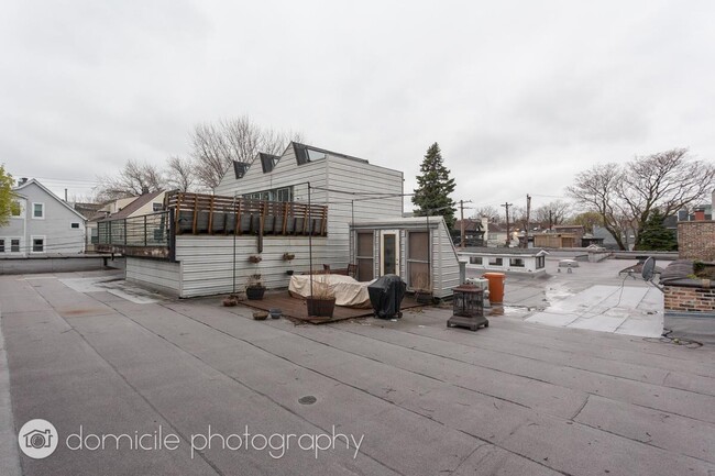 3312 N Ravenswood Ave in Chicago, IL - Foto de edificio - Building Photo