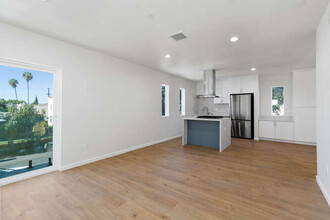 2636 Virginia Rd in Los Angeles, CA - Building Photo - Interior Photo