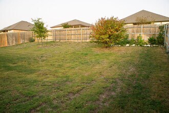 125 Cinnamon Lp in Burnet, TX - Building Photo - Building Photo