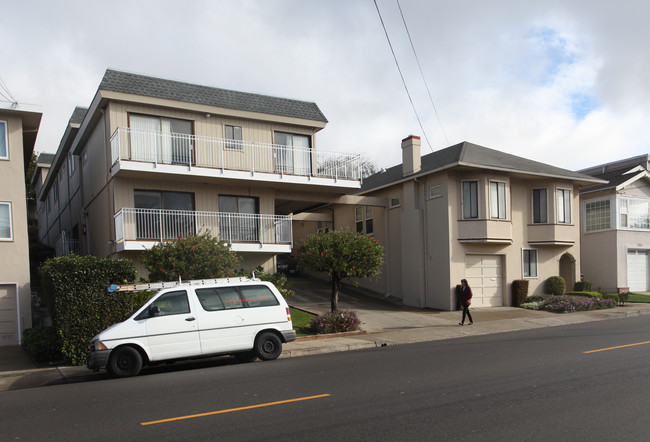 1020 Grand Ave in South San Francisco, CA - Building Photo - Building Photo