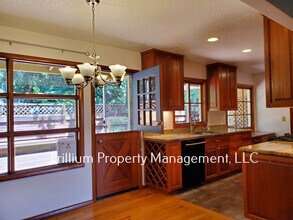 12424 SW Lesser Rd in Portland, OR - Building Photo - Building Photo