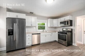 32 Mack Ave NE in Grand Rapids, MI - Building Photo - Building Photo