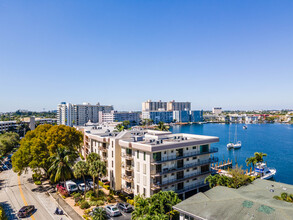 Twin Towers of Hollywood in Hallandale Beach, FL - Building Photo - Building Photo