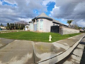 3708 Rock Meadow Ct in Bakersfield, CA - Building Photo - Building Photo