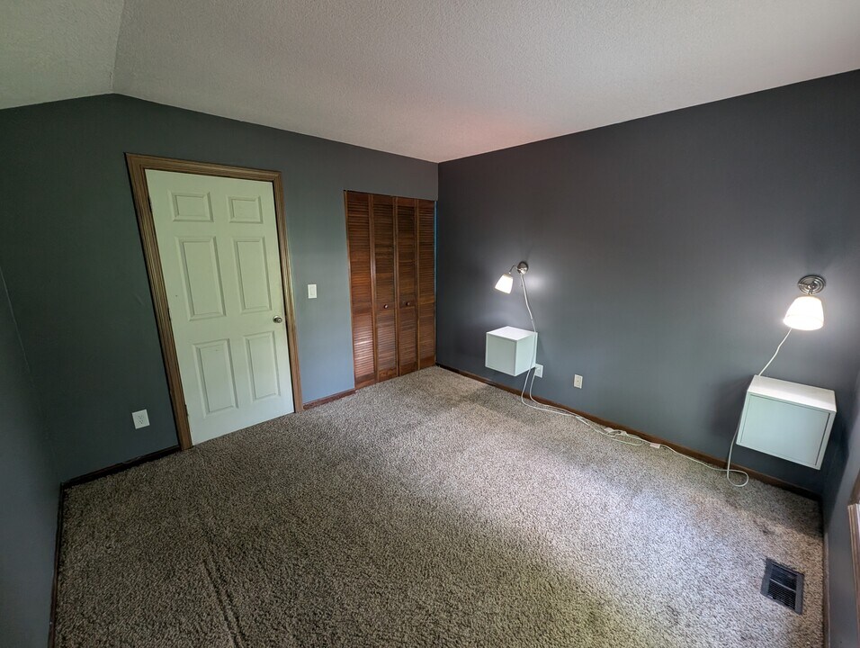 6230 Crofton Dr, Unit Bedroom for rent in condo in Fort Wayne, IN - Foto de edificio
