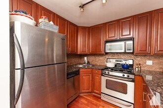 3900 N Pine Grove Ave in Chicago, IL - Building Photo - Building Photo