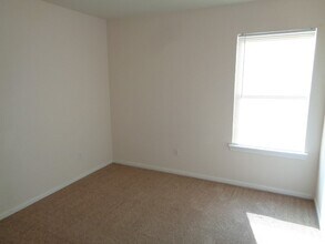 205 Maple Ln in Conroe, TX - Building Photo - Building Photo