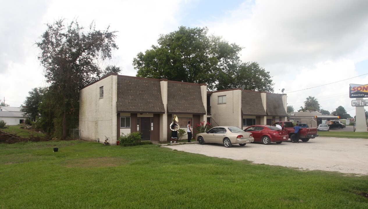 3350 La-1 Hwy S in Donaldsonville, LA - Building Photo