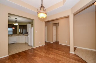 2947 Meadowglen Crest in Houston, TX - Building Photo - Building Photo