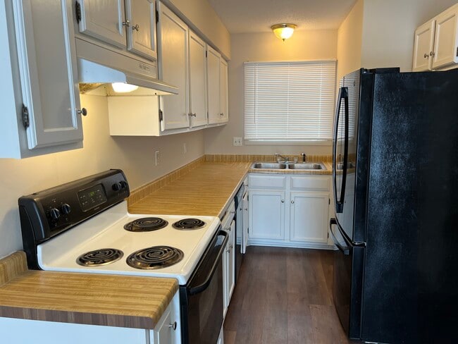 611 E Burnsville Pkwy in Burnsville, MN - Building Photo - Building Photo