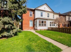 1064 Monmouth Rd in Windsor, ON - Building Photo