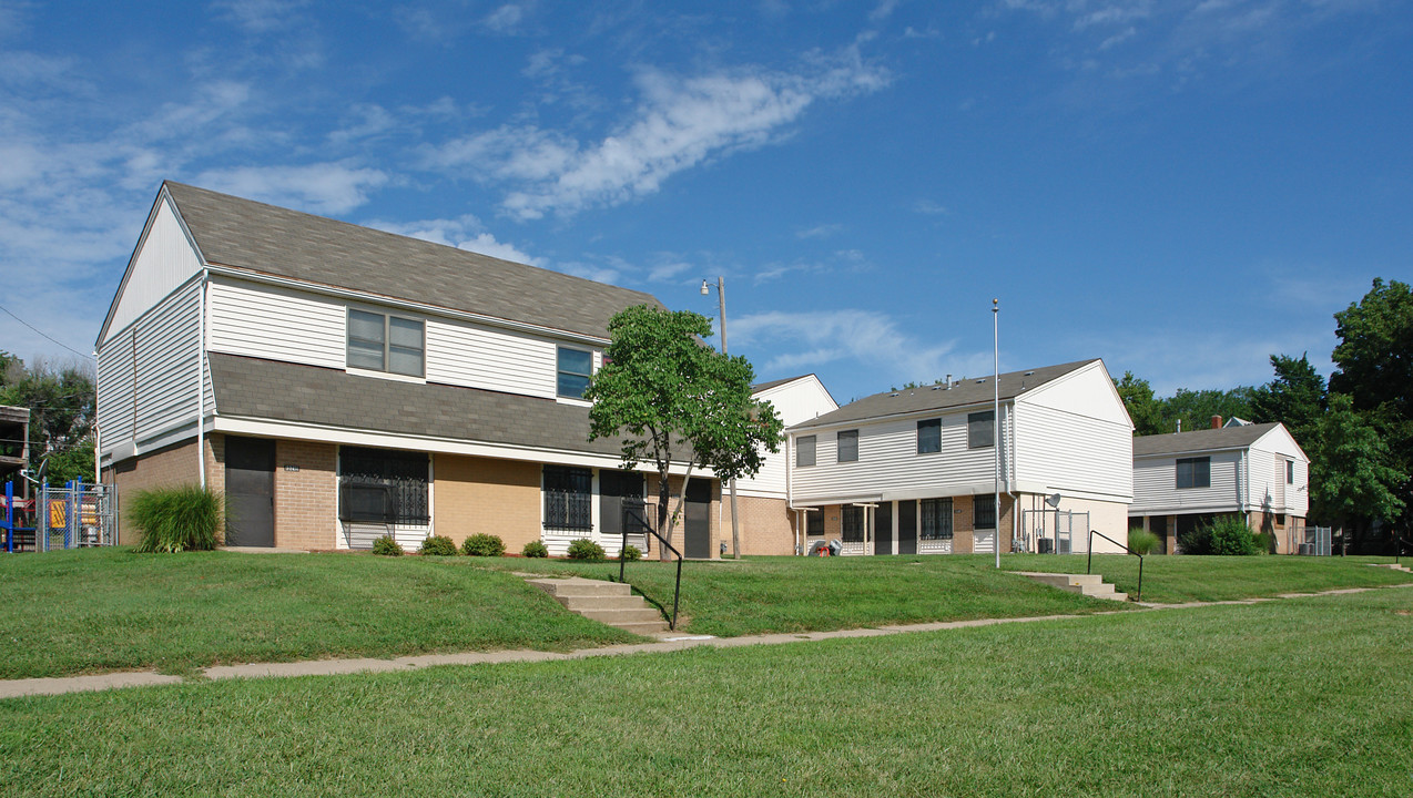 1313 SW Western Ave in Topeka, KS - Building Photo