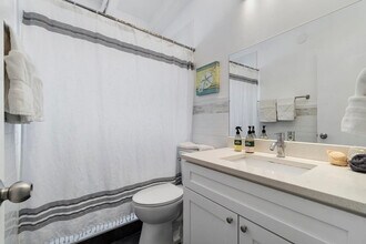 2407 NE 33rd Ave in Fort Lauderdale, FL - Building Photo - Building Photo