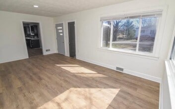 5 Lake St in Williamstown, KY - Building Photo - Building Photo