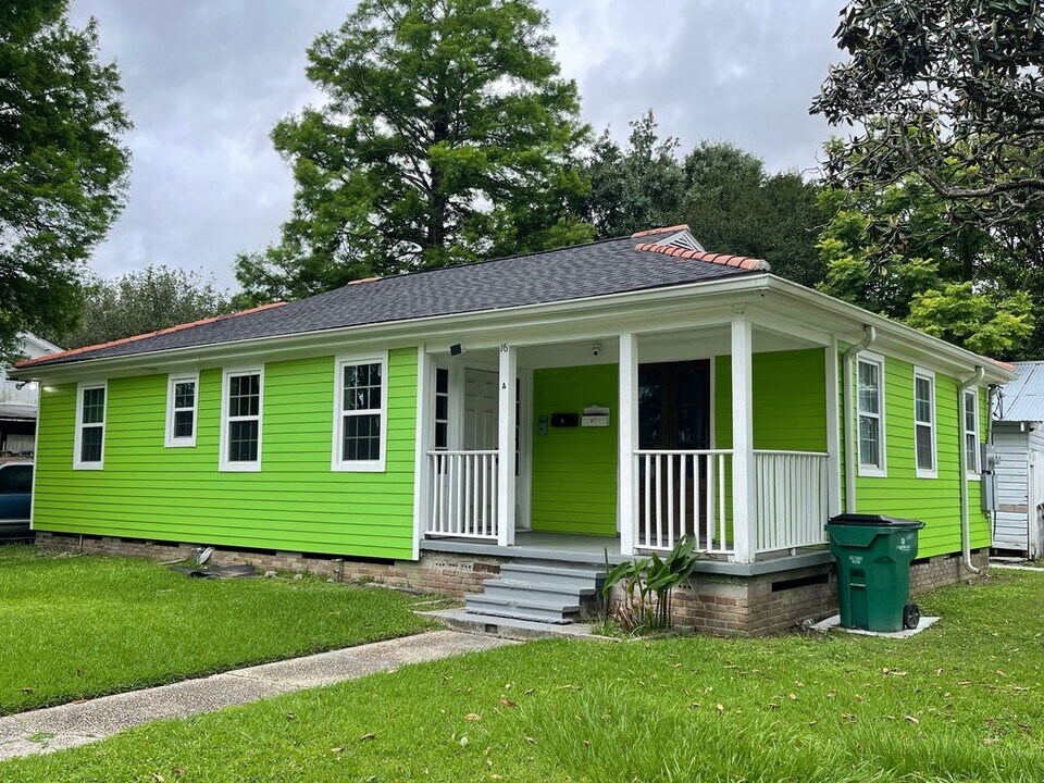 16 Hawkins Ave in Jefferson, LA - Building Photo