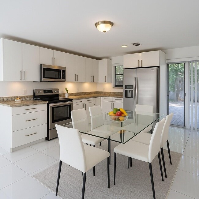 2545 NE 182nd St in Miami, FL - Building Photo - Building Photo
