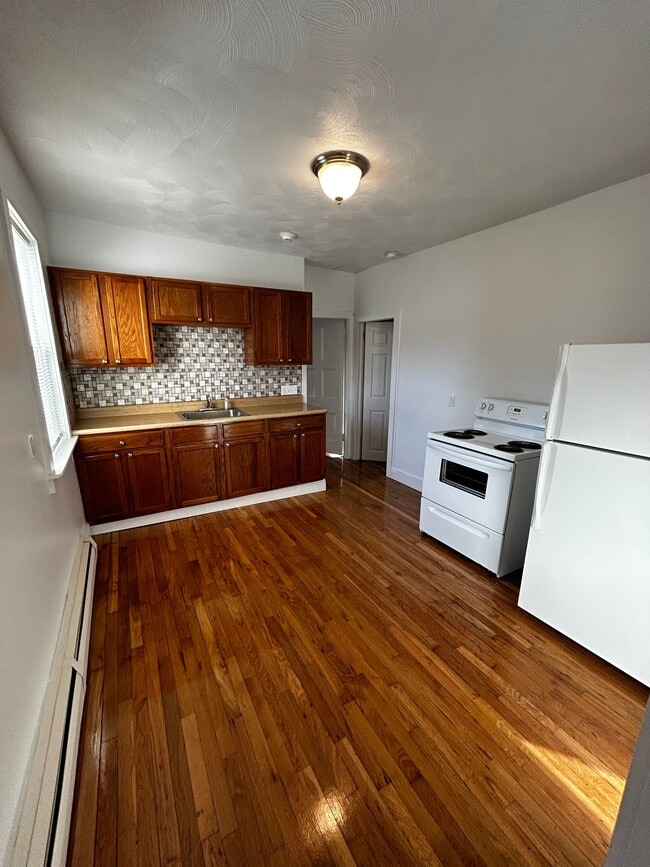 155C Danielson Pike, Unit First Floor 1 Bed in Scituate, RI - Foto de edificio - Building Photo