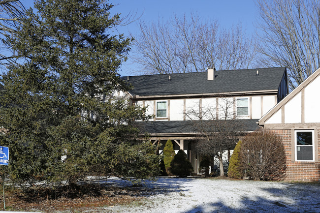 Cross Creek Apartments in Temperance, MI - Foto de edificio - Building Photo