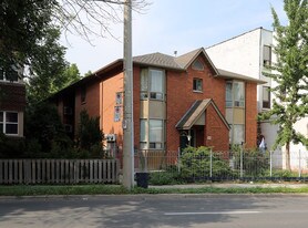1018 King St E in Hamilton, ON - Building Photo
