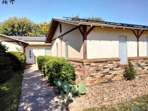 1808 Arcineiga Dr in Clovis, NM - Building Photo - Building Photo