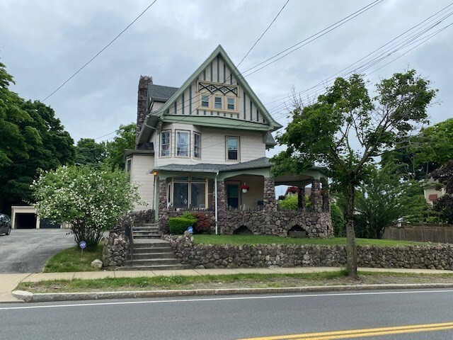 127 Upham St in Melrose, MA - Building Photo - Building Photo