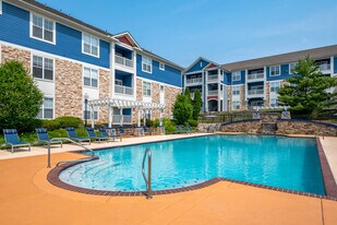 Somerset at Deerfield in Mason, OH - Building Photo