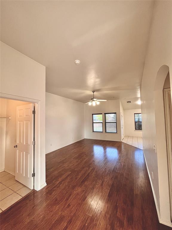 property at 2821 Edgemere Dr